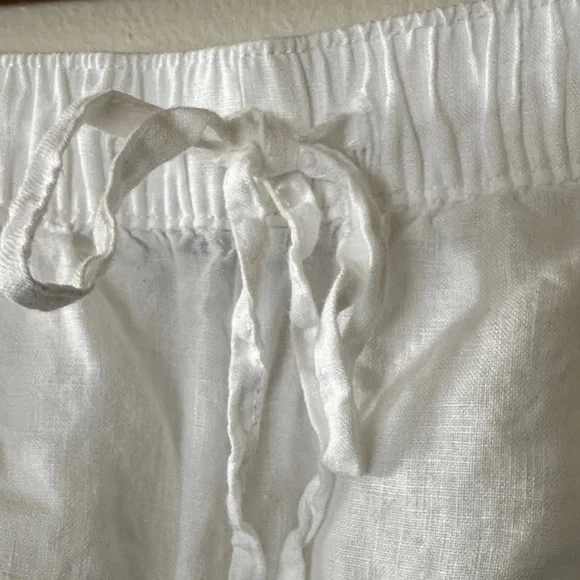 Tahari Women's Crisp White Athletic Shorts - Picture 4 of 6